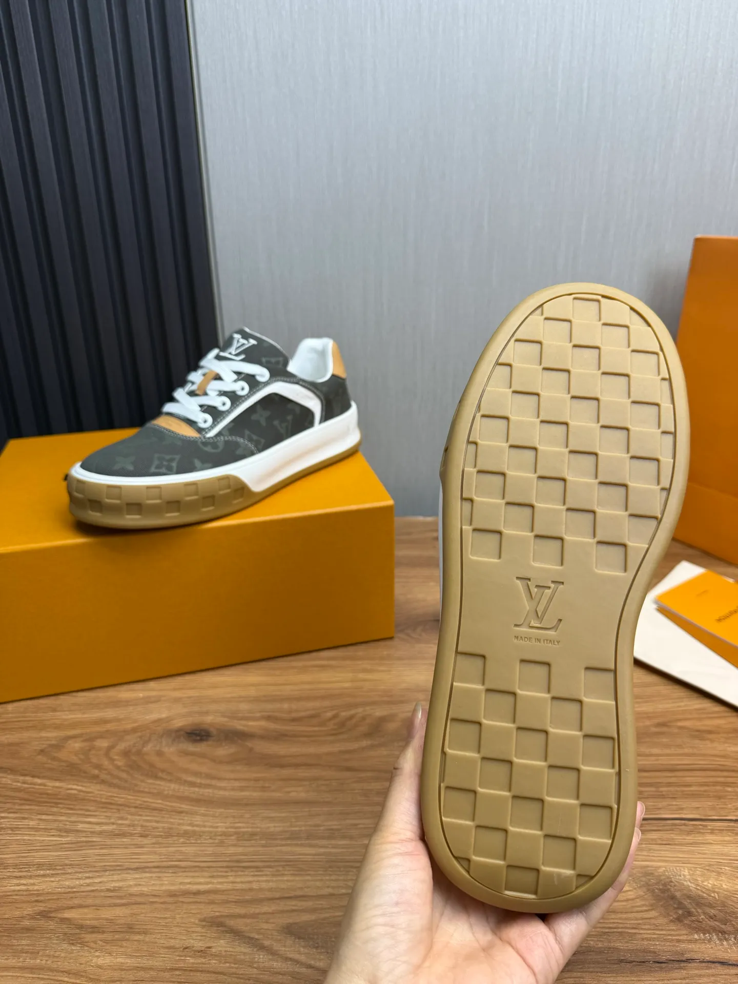 Men's shoes 620💰 Lv. Top purchasing agent🇮🇹 Louis Vuitton, sports sneakers counter synchronization, uppers imported from Italy, high-quality splicing and complex handicrafts, imported mesh pads are soft and comfortable, soles: original factory special soles, TPU exclusive movable molded soles super comfortable, original factory single goods, 🔍🔍high quality, you can enter and exit the counter at will, welcome to compare, code number 38-44 (customized 38.45)